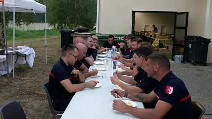 « On peut dire que grâce à eux, on tient plus facilement » : les pompiers soutenus par un élan de générosité de la population en Gironde