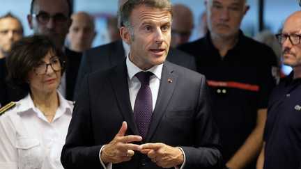L’incendie dans les Landes « est fixé », annonce Emmanuel Macron