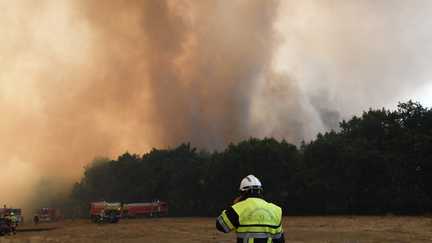 L’incendie en Gironde « n’a pas progressé » mercredi malgré les fortes chaleurs, annonce la préfète