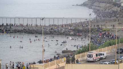 On vous explique la crise ouverte par l&rsquo;afflux de dizaines de milliers de migrants à la frontière entre le Maroc et l&rsquo;enclave espagnole de Ceuta