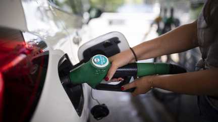 Carburants : l’essence repasse en dessous de 2 euros le litre, légère baisse du prix du gazole