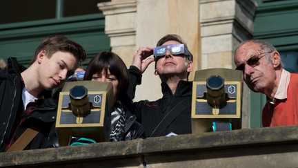 « On ne profite pas du spectacle de la même manière » : observer l&rsquo;éclipse à 99% plutôt qu&rsquo;à 100%, c&rsquo;est le jour et la nuit !