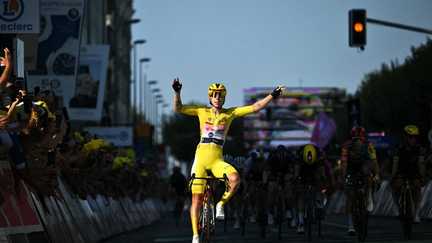 Nouvelle victoire pour la maillot jaune Lorena Wiebes, encore une fois irrésistible au sprint lors de la 2e étape du Tour de France femmes
