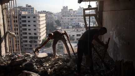 Sept personnes en situation de handicap, 40 enfants, 38 femmes… Pas moins de 112 corps retrouvés sous des décombres à Gaza, selon la Défense civile