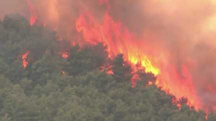 Incendies en Grèce : deux hélicoptères entrent en collision, deux personnes sont mortes