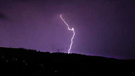 Sept départements du quart sud-ouest passent en vigilance orange aux orages à partir de 16 heures, 20 départements toujours en alerte orange canicule