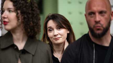 La chroniqueuse russe Xenia Fedorova se trouve « à l&rsquo;étranger » et ne reviendra en France que si l&rsquo;arrêté d&rsquo;expulsion qui la vise est « suspendu ou annulé », annonce son avocat