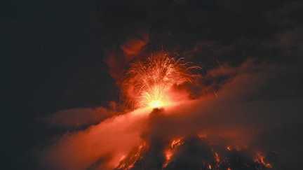 Le volcan de Fuego est entré en éruption près de la capitale du Guatemala, le pays émet une alerte « danger »