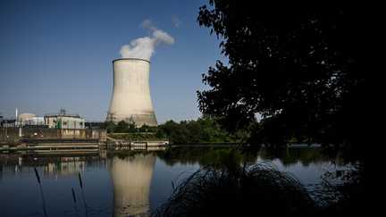 Trois réacteurs à l&rsquo;arrêt, quatre autres au ralenti… Comment la sécheresse et la canicule mettent les centrales nucléaires françaises sous pression