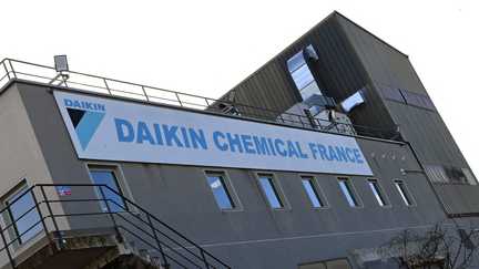 « Insuffisant et potentiellement illégal » : l&rsquo;utilisation d&rsquo;un nouveau PFAS dans la « vallée de la chimie » près de Lyon suscite la colère des habitants et d&rsquo;associations environnementales