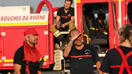 Incendie fixé dans le Var : « Nous ne crions pas victoire trop vite », assure le Service départemental d&rsquo;incendie et de secours, 450 sapeurs-pompiers encore mobilisés sur le terrain