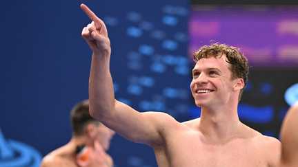 Mis sur orbite par Léon Marchand, le relais français décroche l’argent sur le 4×200 mètres masculin des championnats d’Europe de natation