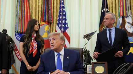 Aux États-Unis, Donald Trump poursuit son offensive antivax avec un nouveau décret qui recommande de réduire le nombre de vaccins pour les enfants
