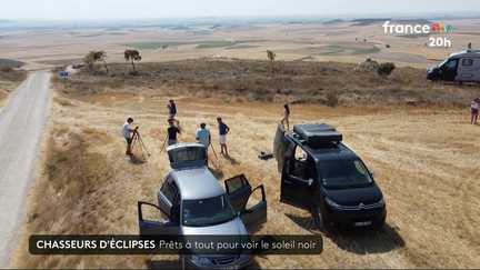 « On regarde tous les sites météo » : en Espagne, des chasseurs d’éclipses français traquent le point de vue idéal