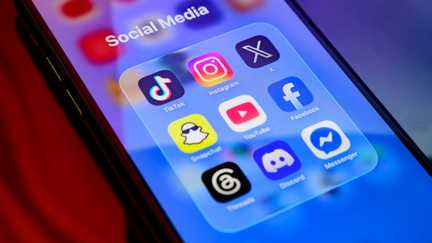 Est-il possible d&rsquo;organiser un référendum sur l&rsquo;interdiction des réseaux sociaux aux moins de 15 ans, malgré la censure du Conseil constitutionnel ?