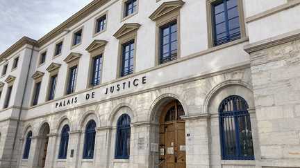 Meurtre de Thomas à Crépol : le parquet de Valence conteste la circonstance aggravante de racisme retenue par les juges d&rsquo;instruction