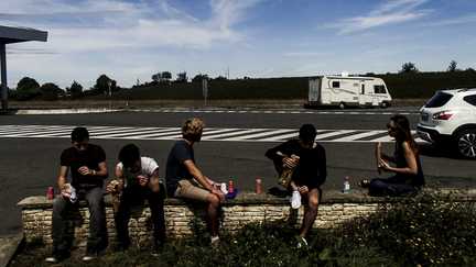 Le gouvernement lance une campagne contre les violences intrafamiliales et sexuelles sur les aires d&rsquo;autoroute et de repos