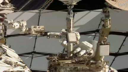 « Félicitations, tu as assuré ! » : Sophie Adenot a mené une nouvelle sortie spatiale, l&rsquo;antenne installée par la Française et l&rsquo;Américain Anil Menon fonctionne