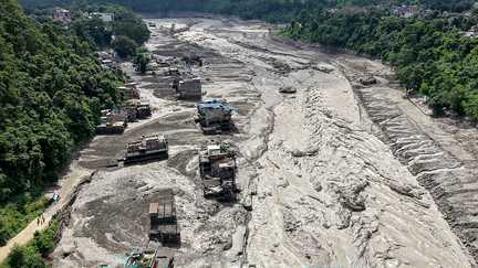 Des inondations soudaines au Népal et en Chine font près d&rsquo;une centaine de morts, plus de 400 touristes portés disparus