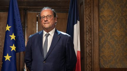 « Notre devoir, c&rsquo;est d&rsquo;être prêt » : pas officiellement candidat à la présidentielle, François Hollande publie un livre avec plus de 80 propositions