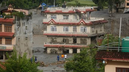 Ce que l&rsquo;on sait des personnes portées disparues dans la coulée de boue au Népal et au Tibet, pays par pays