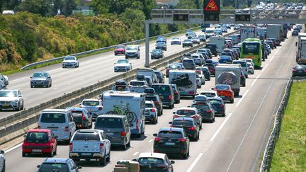 Près de 700 km de bouchons recensés à la mi-journée samedi par Bison futé pour les retours de vacances