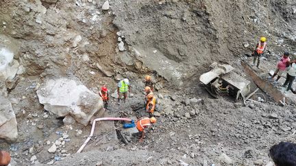 « Ici, toutes les familles ont un proche disparu » : au Népal, des opérations titanesques pour rechercher les ouvriers piégés dans des tunnels par les coulées de boue