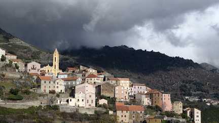 La Corse en vigilance orange aux orages vendredi, l&rsquo;ensemble des massifs de l&rsquo;île fermés et les habitants appelés à rester chez eux