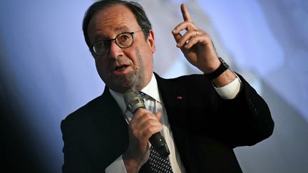 « Pas candidat à ce stade », François Hollande assure ne pas vouloir « entraver qui que ce soit » pour l&rsquo;élection présidentielle 2027