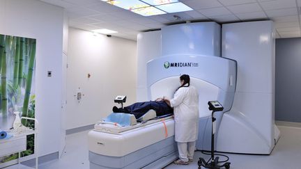 « On m&rsquo;a volé mon choix » : soignés par radiothérapie pour vaincre leur cancer, des patients regrettent d&rsquo;avoir été peu écoutés par les équipes médicales
