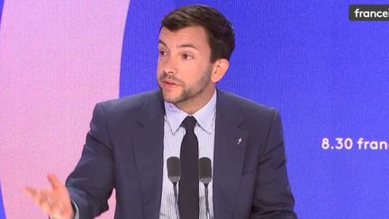 « Personne ne va mener la chasse aux femmes voilées », affirme le député RN Jean-Philippe Tanguy, après sa proposition de sanctionner le port du voile