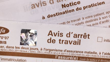 Plafonnement des arrêts maladie : « C’est du bricolage, l&rsquo;essentiel des mesures à prendre est ailleurs », estime un économiste de la santé