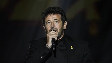 Le chanteur Patrick Bruel, mis en examen pour violences sexuelles, annonce l’annulation de sa tournée prévue à l’automne