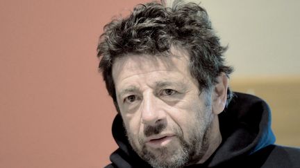 Où en est la procédure judiciaire depuis la mise en examen de Patrick Bruel, visé par une trentaine de plaintes pour violences sexuelles ?