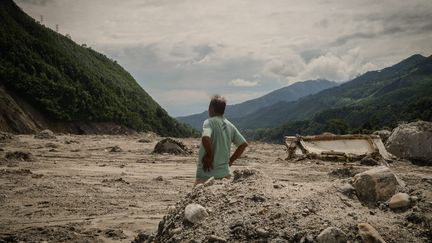 « Si c&rsquo;est possible, j&rsquo;irai me réinventer une vie ailleurs » : un Népalais témoigne après avoir perdu sa femme et ses trois enfants dans la crue