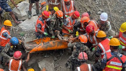 « Leurs corps paraissaient exténués » : deux ouvriers ont été sortis vivants d&rsquo;un tunnel, plus d&rsquo;une semaine après la crue catastrophique au Népal