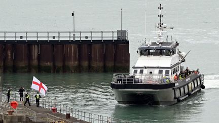 Des manifestants anti-immigration ont bloqué l&rsquo;accès au port de Douvres, le trafic maritime entre la France et le Royaume-Uni brièvement interrompu