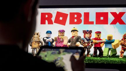Affaires de pédocriminalité, paris en ligne chez les mineurs, plaintes déposées… On vous résume les polémiques autour de la plateforme de jeux en ligne Roblox qui fête ses 20 ans