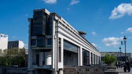 Piratage du fisc : une note du Sénat détaille la méthode des hackers pour siphonner les données personnelles