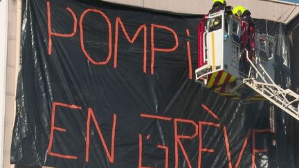 « Nous étions en droit d’attendre une réforme ambitieuse » : en grève, les pompiers expriment leur colère après un été marqué par les incendies