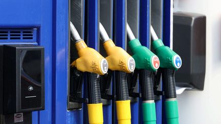 Les prix du carburant continuent de grimper et atteignent de nouveaux records en France