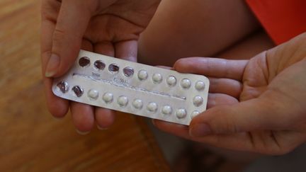 Pilules contraceptives à base de désogestrel : « Il ne faut surtout pas s’inquiéter », rassure un gynécologue concernant le risque de méningiome