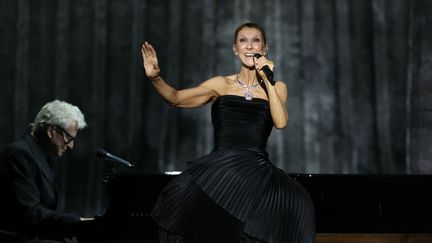 « Je vais bien » : Céline Dion émue, résiliente et ambitieuse, rassure son public lors de son grand retour sur scène près de Paris
