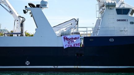 Un dépôt pétrolier bloqué par des pêcheurs à Frontignan pour protester contre les prix des carburants