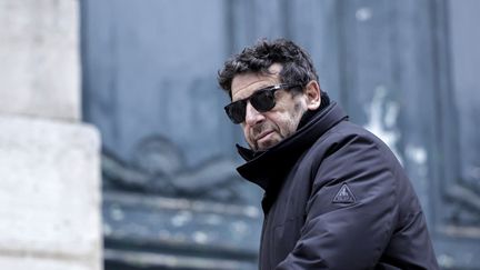 La justice confirme l&rsquo;allégement du contrôle judiciaire de Patrick Bruel, qui peut se rendre à l&rsquo;étranger