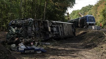 Déraillement d&rsquo;un train en Normandie : la SNCF prévoit « plusieurs » semaines de travaux avant la reprise du trafic sur la ligne Rouen-Caen