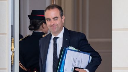 Retraites, gel du point d&rsquo;indice des fonctionnaires, « carence » pour les étrangers… Les principales pistes du gouvernement pour réaliser 54 milliards d’euros d&rsquo;économies sur le budget 2027