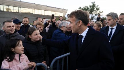 Saint-Pierre-et-Miquelon est « français » déclare Emmanuel Macron à son arrivée dans l&rsquo;archipel en réponse à Donald Trump