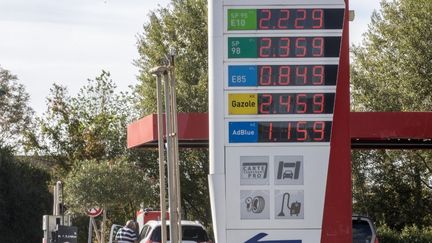 Quelles sont les pistes d&rsquo;aides étudiées par le gouvernement lundi face à la flambée des prix des carburants ?