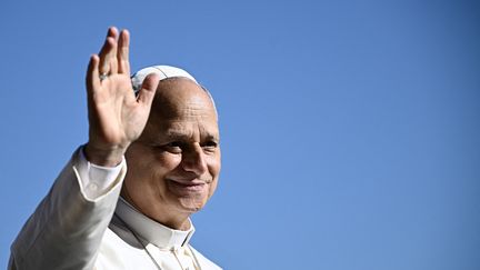 Visite du pape à Paris : parcours en papamobile jusqu’à Notre-Dame, veillée au Stade de France… Suivez la première journée du voyage de Léon XIV